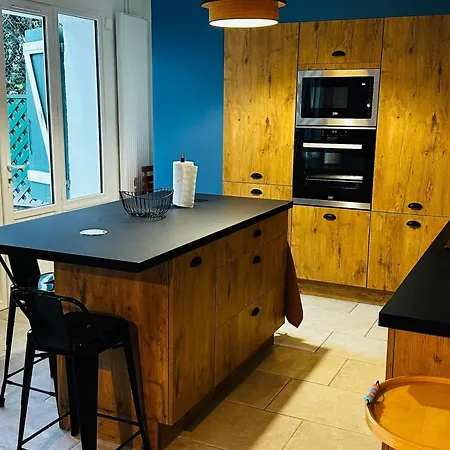 شقة Spacious Cocoon With Garden Near The Sea